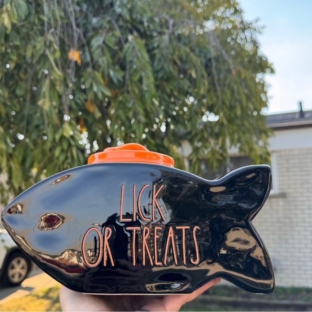 Rae Dunn LICK OR TREATS Fish-shaped Cat Treat Snack Ceramic Canister